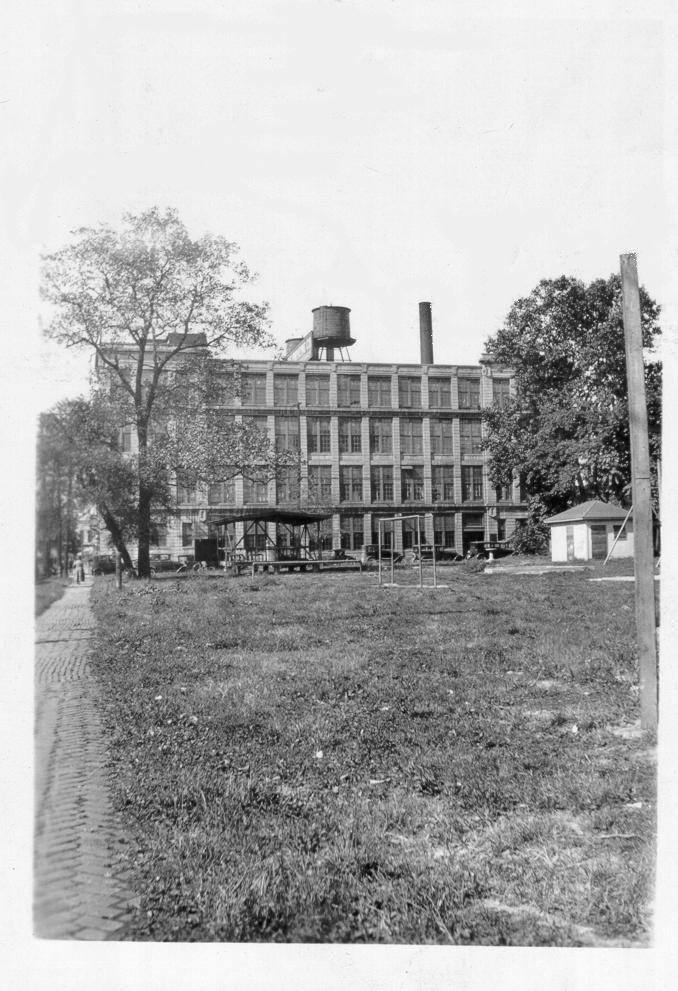 1920s Holman street playgrounds