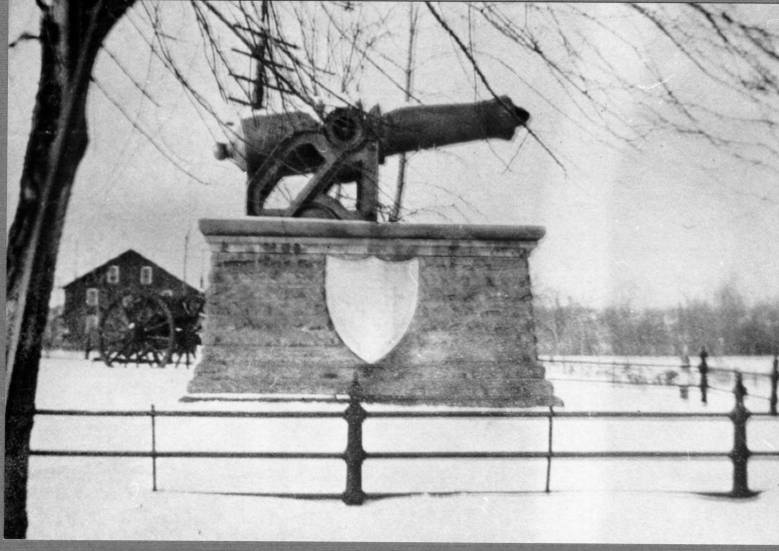 Spanish Cannon in snow Old Fort Park